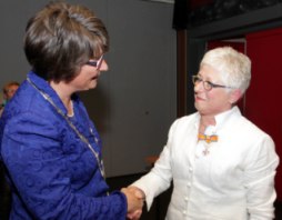 Ans van den Berg  ontving een Koninklijke onderscheiding
