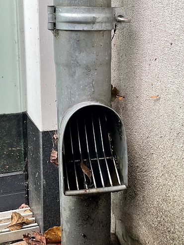 Voorbeeld bladvanger aan regenpijp