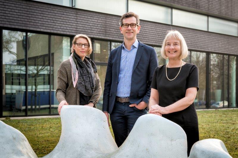 De leden van de ombudscommissie, van links naar rechts: Mevrouw mr. E.C.D.T. Meijer-van der Leest (voorzitter), De heer dr. P.N.M. Konings, Mevrouw drs. I. Beijer