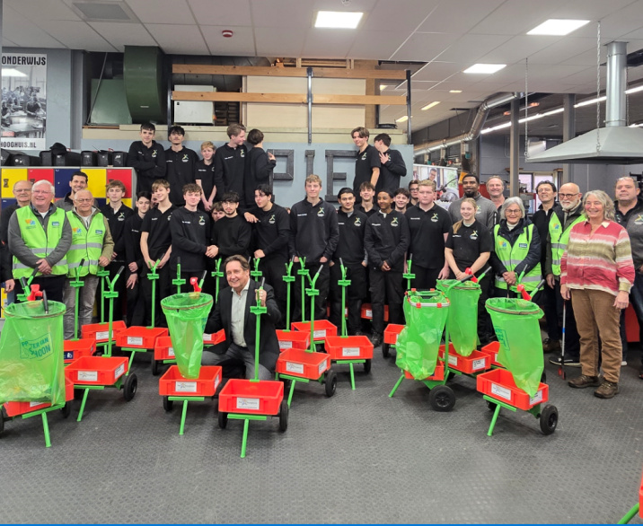 Circulair vakmanschap in Oss: techniekleerlingen bouwen slimme zwerfafvalkarretjes voor vrijwilligers 
