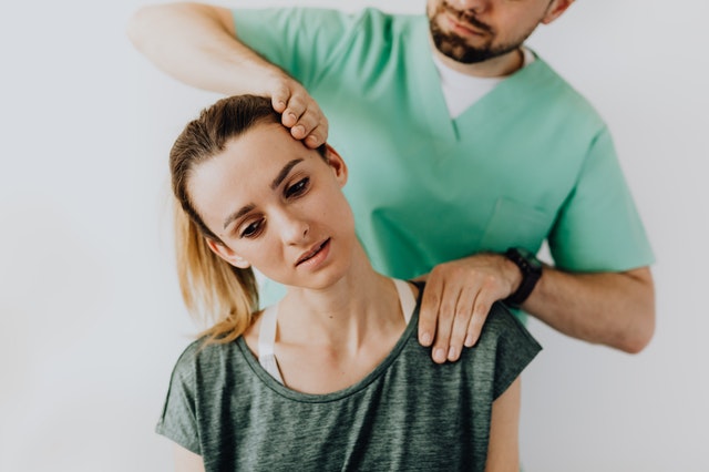 Foto van hulpverlener en patient