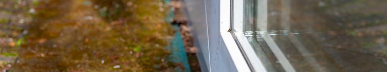 dubbelglas in een kozijn