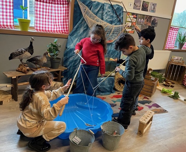 850 leerlingen ontdekken hoe dieren bewegen bij De Elzenhoek