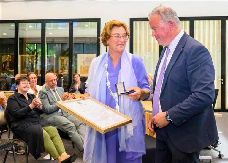Burgemeester tijdens afscheid benoemd tot Ereburger van gemeente Oss