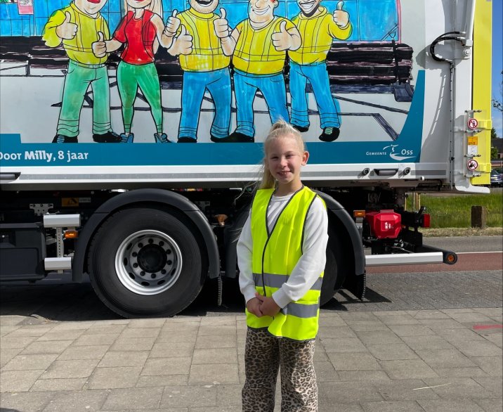Milly (8) krijgt een eigen vuilniswagen