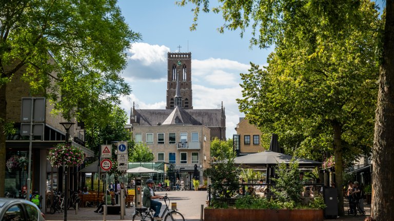 fietser in het centrum van Oss