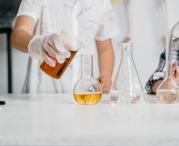 persoon in een laboratorium