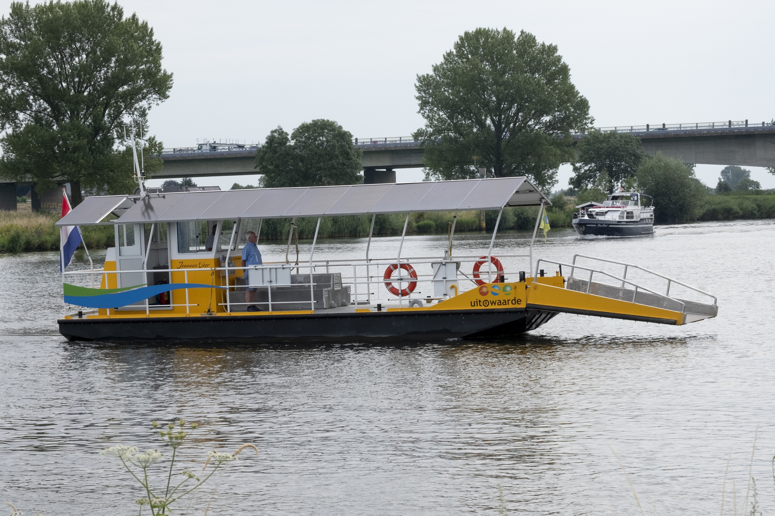 Fiets- en voetveren Ravenstein en Batenburg blijven varen